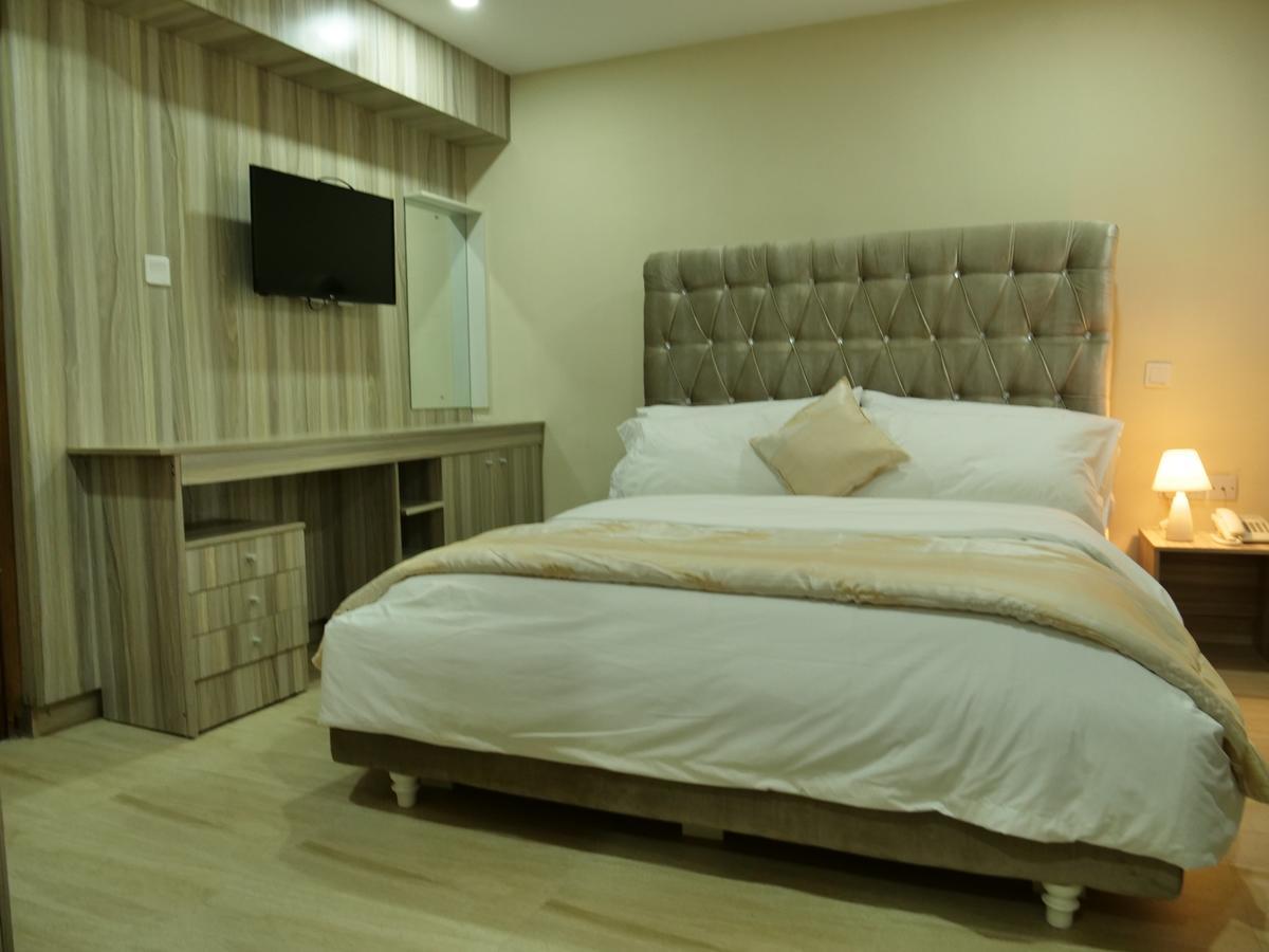 Alexia'S Place Hotel Lagos Exterior photo