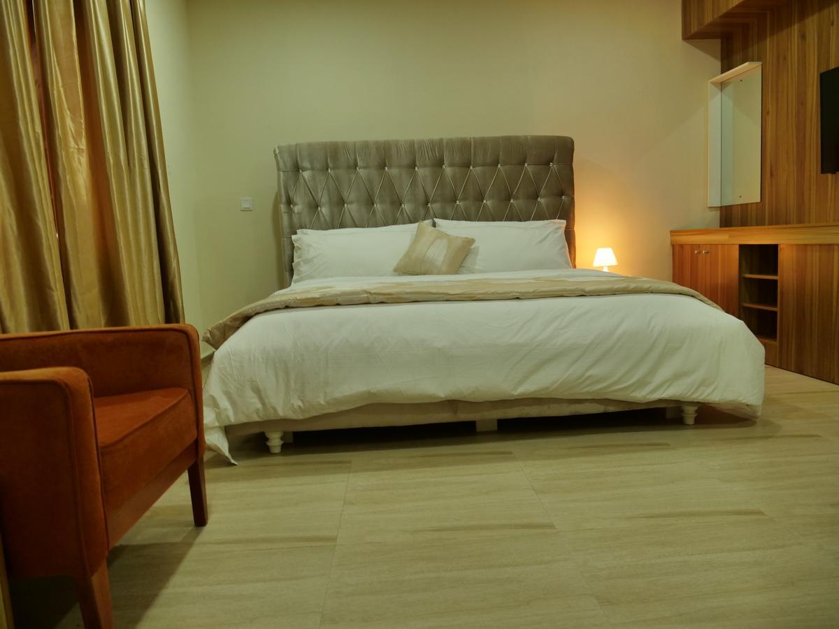 Alexia'S Place Hotel Lagos Exterior photo