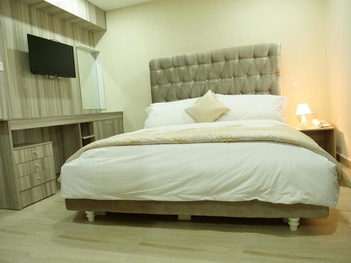 Alexia'S Place Hotel Lagos Exterior photo