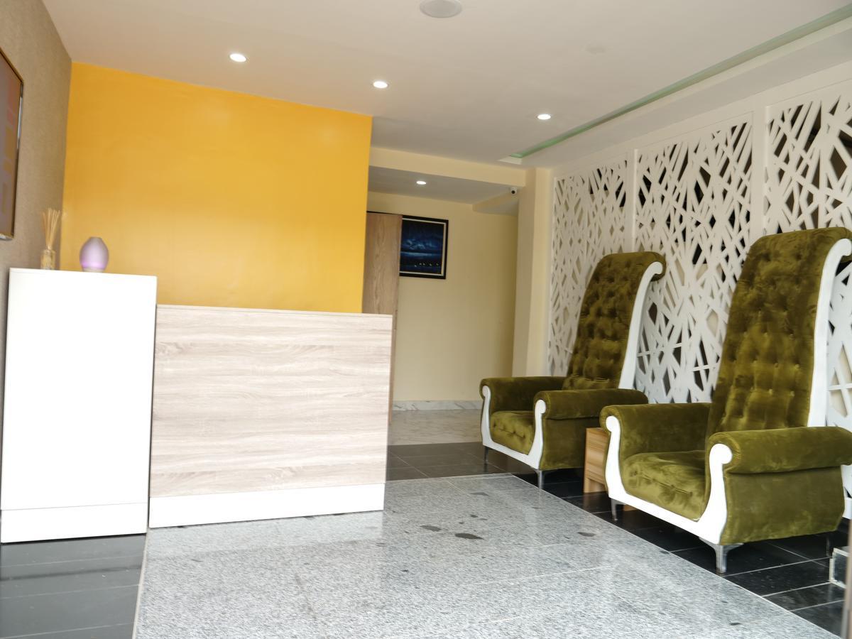 Alexia'S Place Hotel Lagos Exterior photo