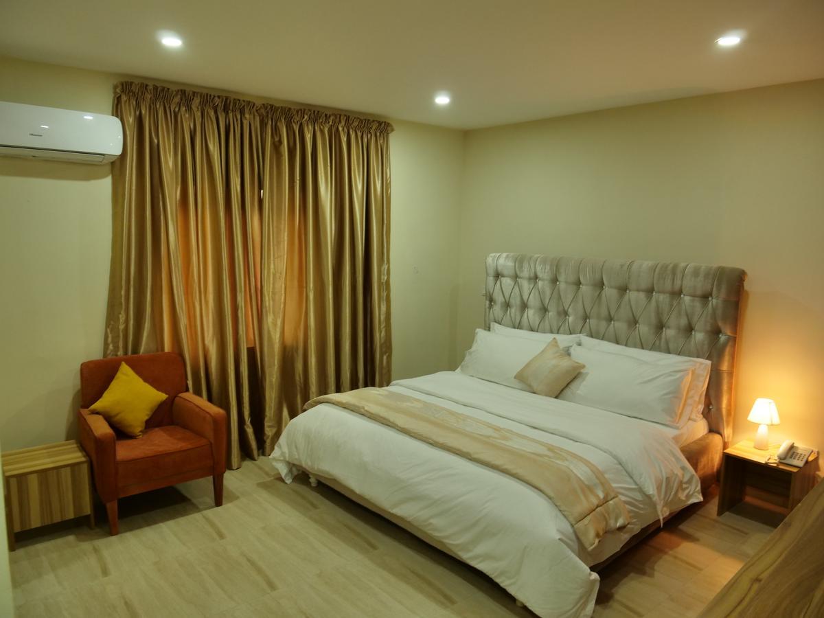 Alexia'S Place Hotel Lagos Exterior photo
