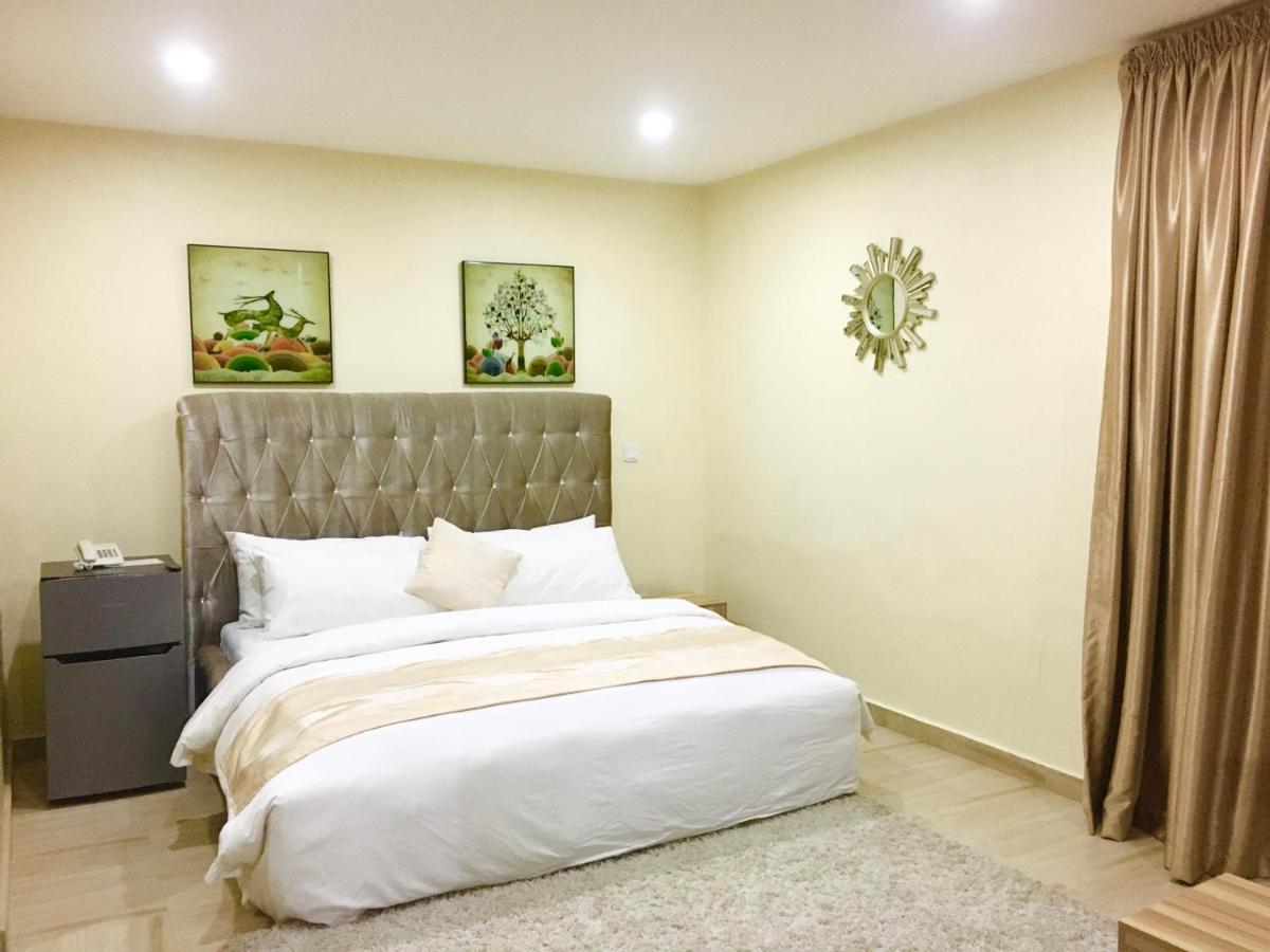 Alexia'S Place Hotel Lagos Exterior photo