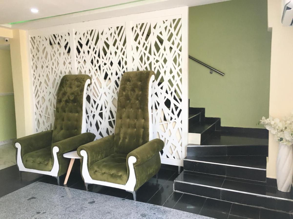 Alexia'S Place Hotel Lagos Exterior photo