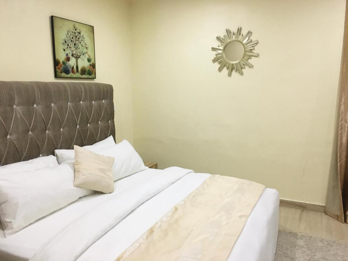 Alexia'S Place Hotel Lagos Exterior photo